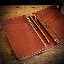 Load image into Gallery viewer, Medium Wallet - Tärnsjö Saddle Tan Veg Tanned