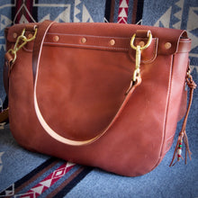 Load image into Gallery viewer, U.S. Mail Bag - Tärnsjö Saddle Tan Veg Tanned