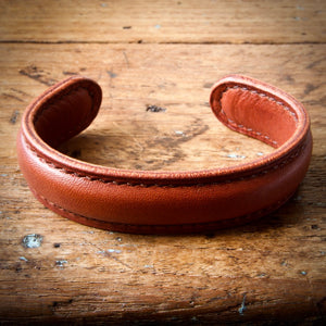 Cuff Bracelet - Saddle Tan Tärnsjö Veg Tanned