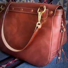Load image into Gallery viewer, U.S. Mail Bag - Tärnsjö Saddle Tan Veg Tanned