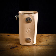 Load image into Gallery viewer, SALE - Key Case - Tärnsjö Natural Veg Tanned
