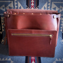 Load image into Gallery viewer, U.S. Mail Bag - Tärnsjö Saddle Tan Veg Tanned