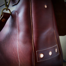 Load image into Gallery viewer, Courier Bag - Tärnsjö&#39;s Mahogany Brown Veg Tanned Cow Hide