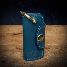 Load image into Gallery viewer, Key Holder - Tärnsjö Dark Green Veg Tanned