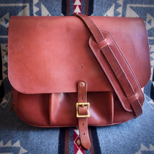 Load image into Gallery viewer, U.S. Mail Bag - Tärnsjö Saddle Tan Veg Tanned