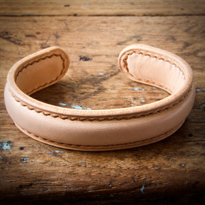 Cuff Bracelet - Natural Tärnsjö Veg Tanned