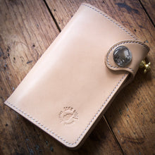 Load image into Gallery viewer, Medium Wallet - Tärnsjö Natural Veg Tanned