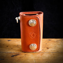 Load image into Gallery viewer, SALE - Key Case - Tärnsjö Saddle Tan Veg Tanned - Brown Thread
